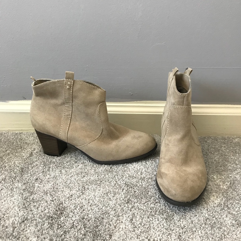 Tan heeled cowgirl boots
